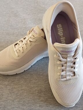 Skechers Women’s Off White Go Walk Flex Slip-Ins Sneakers - Size 7 USA